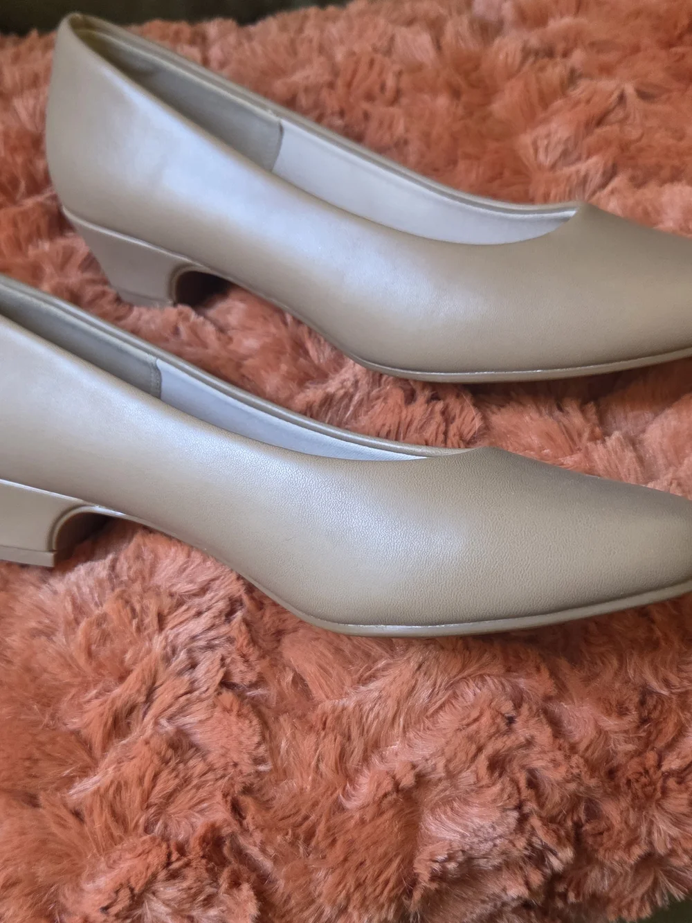 New Women’s Classic Low Heel Pumps in Taupe